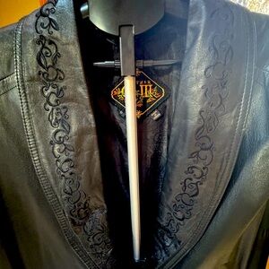 Vintage Ladies Leather Trenchcoat - Embroidered